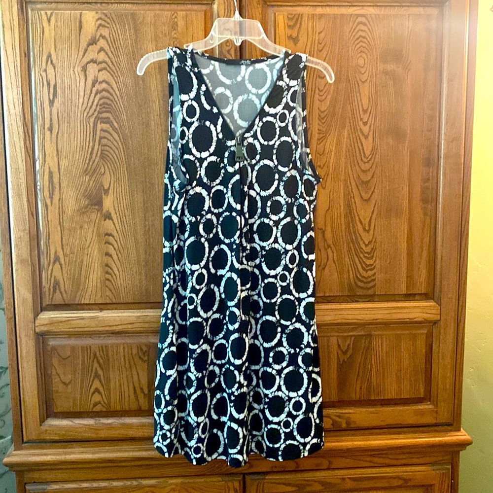 Short, black and white dress